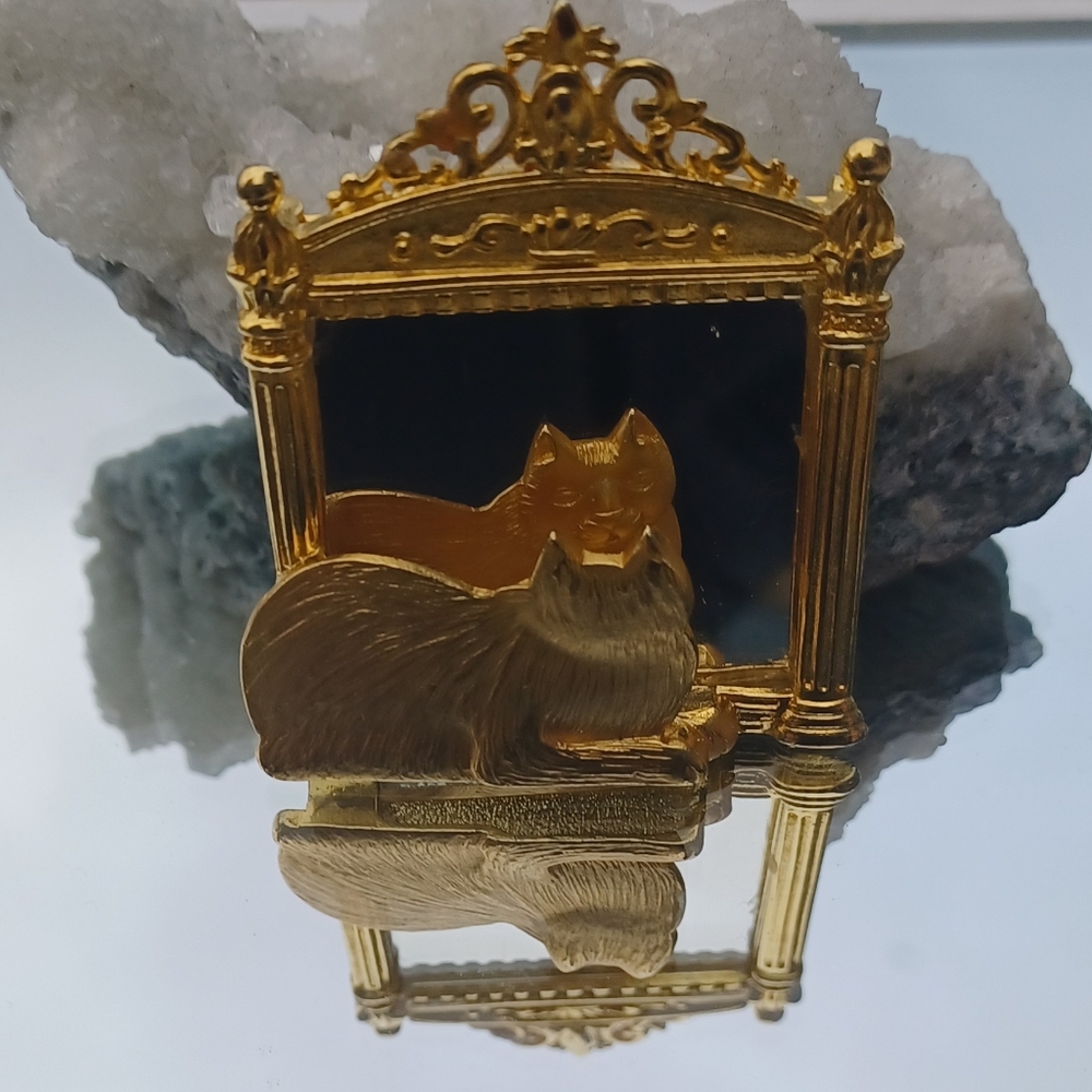 Costume Cat Pin in yellow metal stamped JJ.